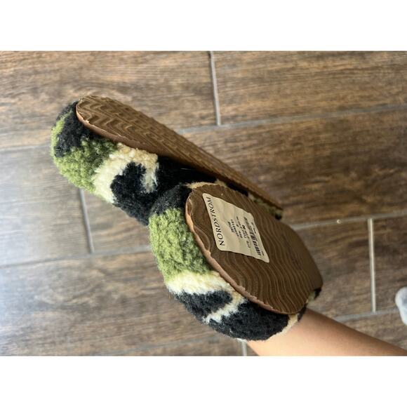 Steve Madden Camouflage Slippers - Picture 5 of 5